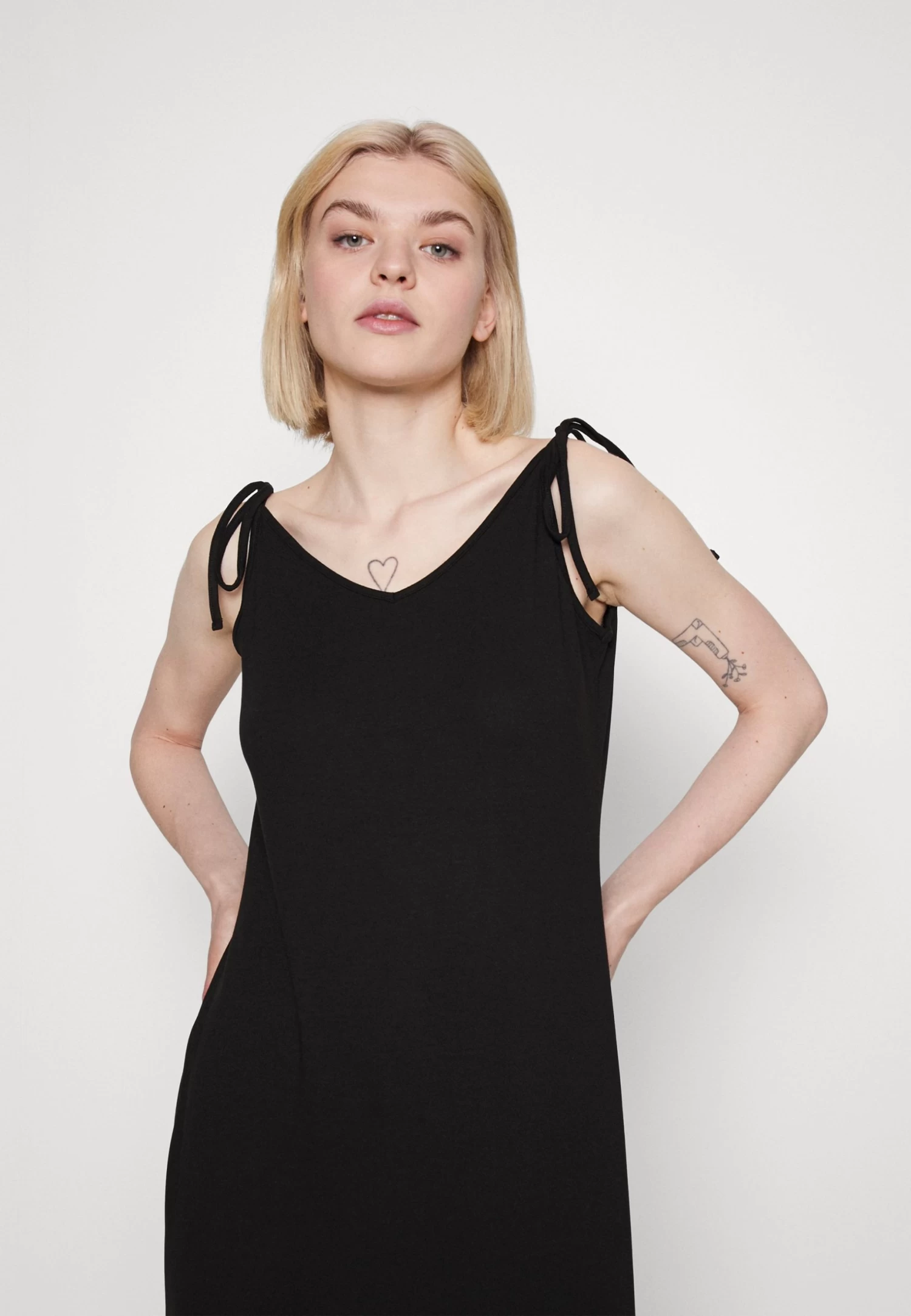 Even&Odd Robe Longue - Black 4 Even&Odd Robe Longue - Black – Image 4