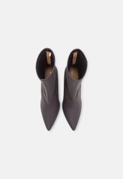 Even&Odd Bottines À Talons Hauts - Grey 11 Even&Odd Bottines À Talons Hauts - Grey -Pas Cher Mode Féminine Magasin 3e1abe2764214b4a94cff452f94c6346