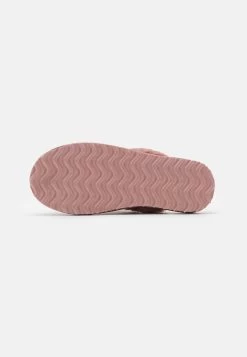 Even&Odd Chaussons - Pink -Pas Cher Mode Féminine Magasin 5b013f3ce6d744fe996e204c6636533a