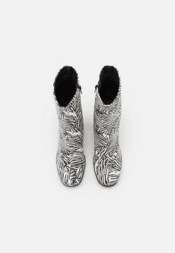 Even&Odd Bottines - Black 11 Even&Odd Bottines - Black -Pas Cher Mode Féminine Magasin d7fc473a7bfd46c385ca131f2cd8c60a