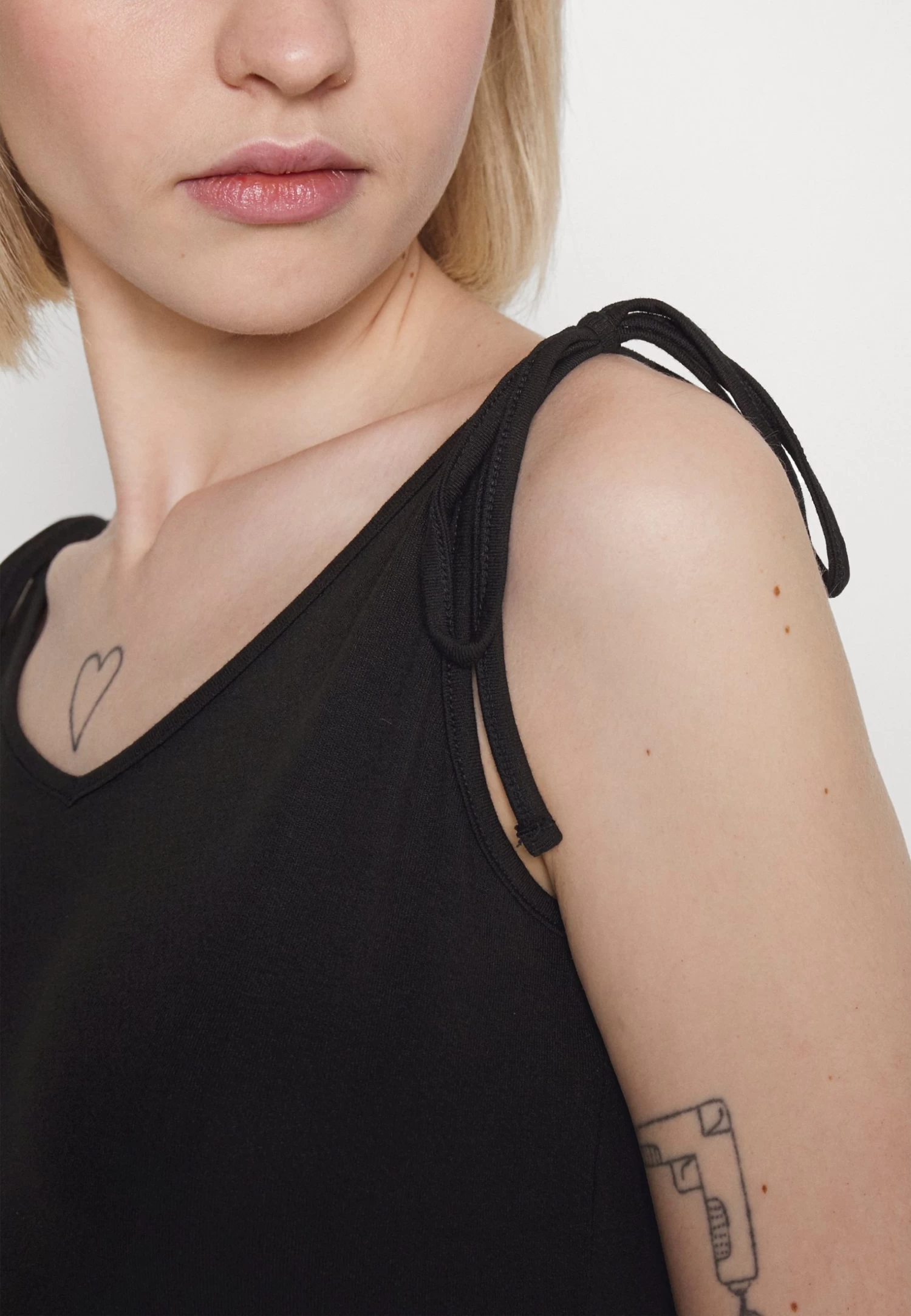 Even&Odd Robe Longue - Black 7 Even&Odd Robe Longue - Black – Image 7